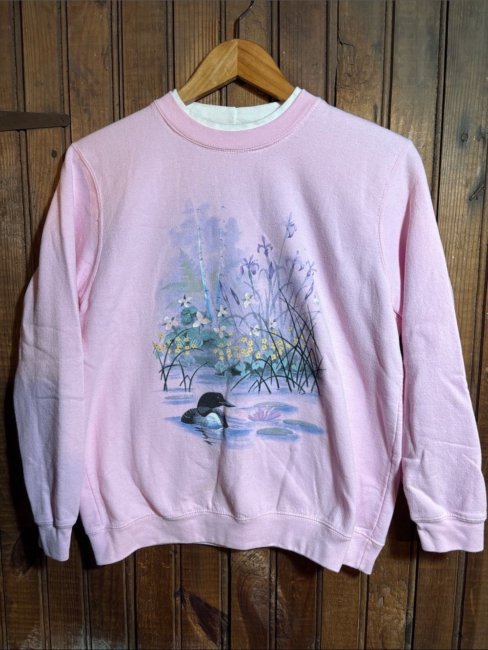Vintage Pink Women's Graphic Sweatshirt with Duck Pond Motif